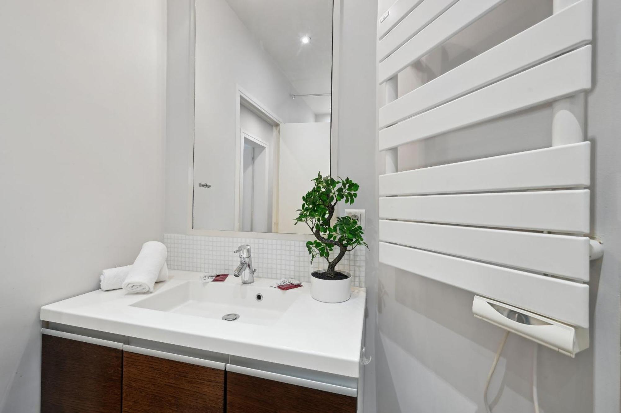 Champs-Elysees & Arc De Triomphe - Cityapartmentstay Paryż Zewnętrze zdjęcie